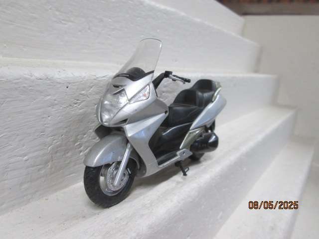 DIE CAST : HONDA - SILVER WING SCOOTER