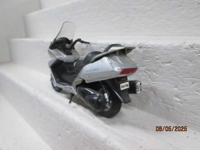 DIE CAST : HONDA - SILVER WING SCOOTER