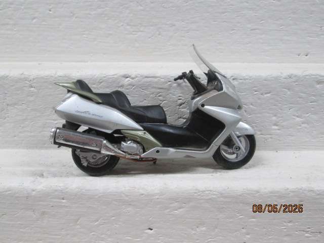 DIE CAST : HONDA - SILVER WING SCOOTER
