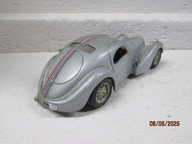 DIE CAST : BBURAGO - 1936 BUGATTI ATLANTIC
