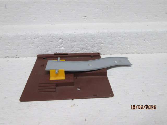 HO / OO SCALE - LIMA - CAR CARRIER OFFLOADING PLATFORM