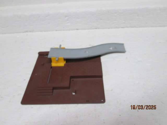 HO / OO SCALE - LIMA - CAR CARRIER OFFLOADING PLATFORM