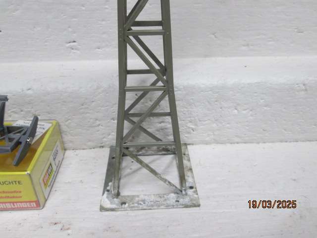 HO SCALE - BRAWA - CONTROLS - X2 + SOME PLATFORM BITS