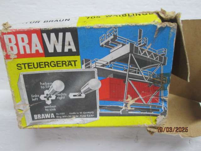 HO SCALE - BRAWA - CONTROLS - X2 + SOME PLATFORM BITS