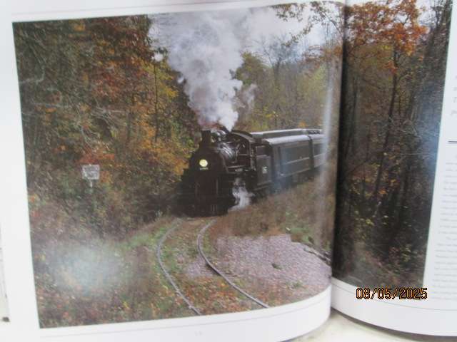 HARDCOVER TRAIN BOOK: WORKING STEAM