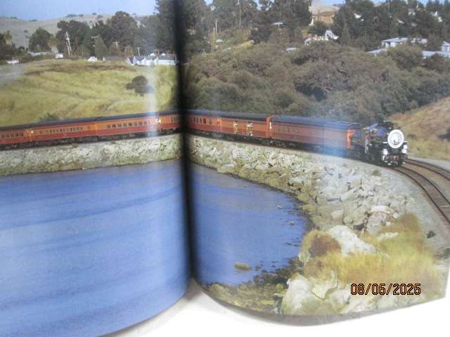 HARDCOVER TRAIN BOOK: WORKING STEAM