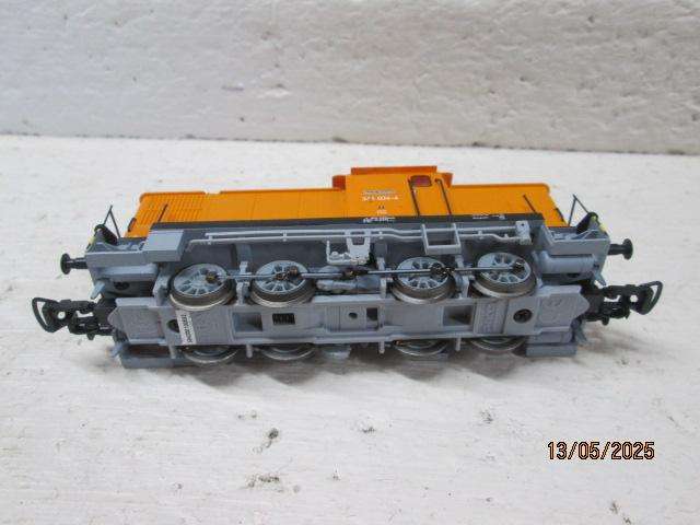 HO SCALE - PIKO - ORANGE DIESEL LOCOMOTIVE