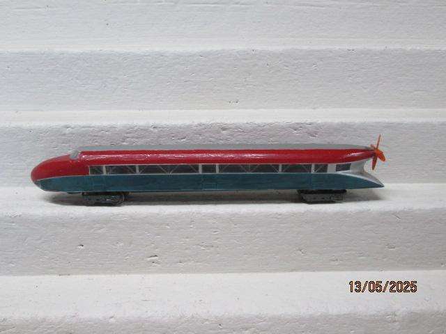 HO SCALE - MARKLIN - ZEPPELIN LOCOMOTIVE - 2-RAIL