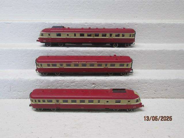 HO SCALE - LIMA - TEE SUBURBAN SET