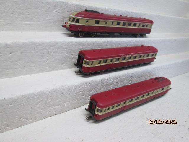 HO SCALE - LIMA - TEE SUBURBAN SET