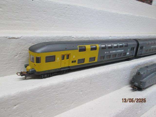 HO SCALE - LIMA - LUBECK - BUCHENER EISENBAHN COACHES & LOCOMOTIVE SET
