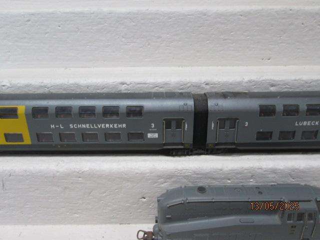 HO SCALE - LIMA - LUBECK - BUCHENER EISENBAHN COACHES & LOCOMOTIVE SET