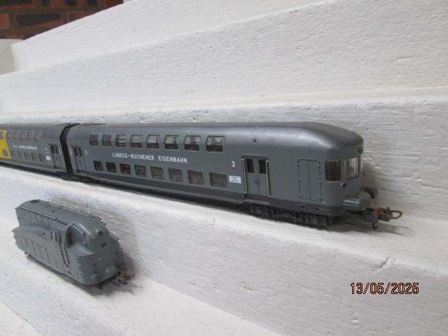 HO SCALE - LIMA - LUBECK - BUCHENER EISENBAHN COACHES & LOCOMOTIVE SET