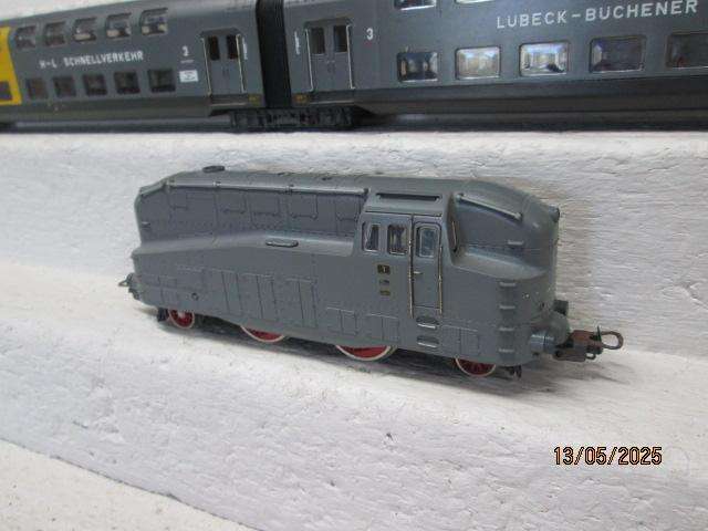 HO SCALE - LIMA - LUBECK - BUCHENER EISENBAHN COACHES & LOCOMOTIVE SET