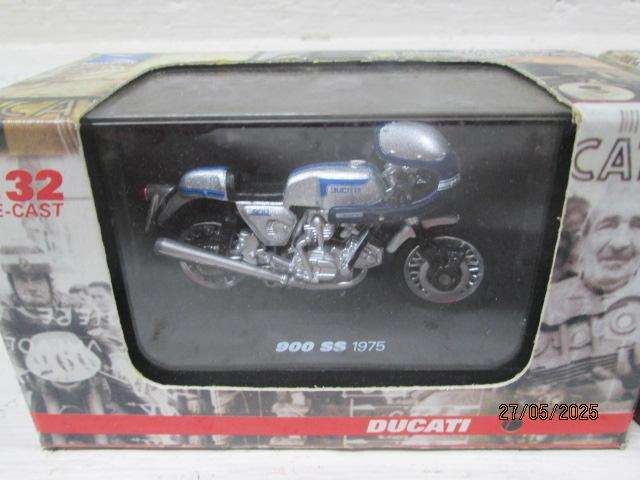 DIE CAST - NEWRAY - 1:32 SCALE - X2 DUCATI MOTOBIKES