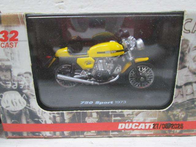 DIE CAST - NEWRAY - 1:32 SCALE - X2 DUCATI MOTOBIKES