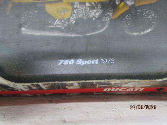 DIE CAST - NEWRAY - 1:32 SCALE - X2 DUCATI MOTOBIKES