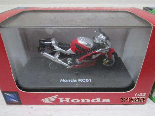 DIE CAST - NEWRAY - 1:32 SCALE - X3 MOTORBIKES -  BOXED