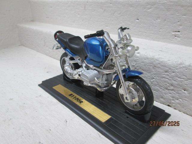 DIE CAST - R11OOR MOTORBIKE