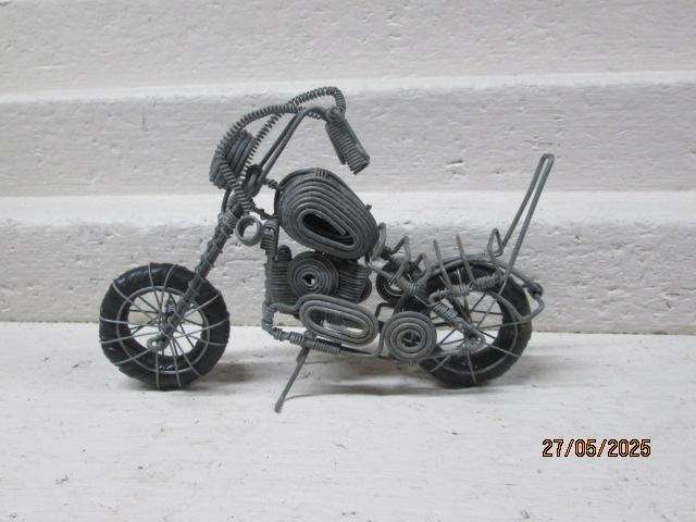 DIE CAST - HARLEY TYPE MOTORBIKE - MADE FROM WIRE