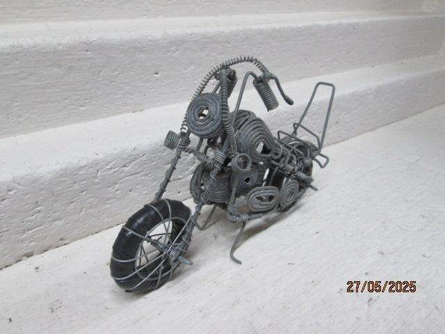DIE CAST - HARLEY TYPE MOTORBIKE - MADE FROM WIRE