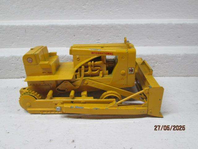 DIE CAST - ERTL CO - BULLDOZER