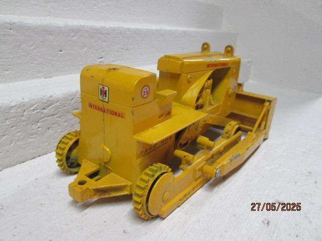 DIE CAST - ERTL CO - BULLDOZER