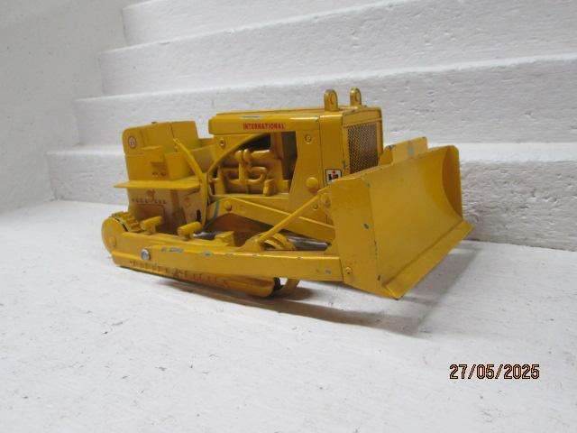 DIE CAST - ERTL CO - BULLDOZER