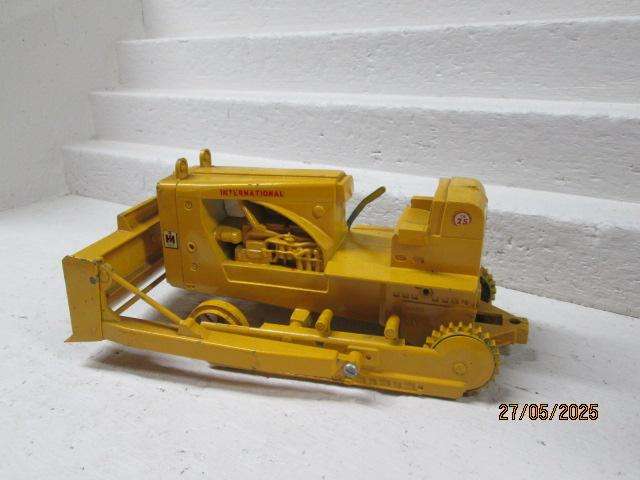 DIE CAST - ERTL CO - BULLDOZER