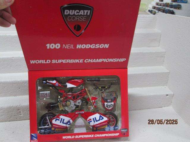 NEWRAY - 1:12 NEIL HODGSON - DUCATI - MODEL KIT - BOXED