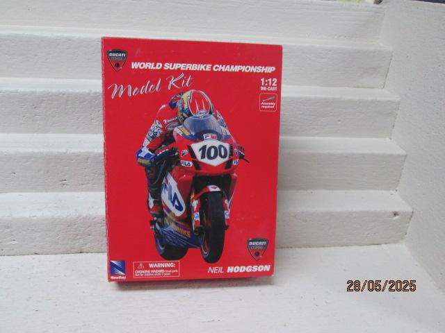NEWRAY - 1:12 NEIL HODGSON - DUCATI - MODEL KIT - BOXED