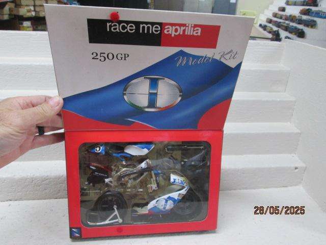 NEWRAY - 1:12 - 250GP APRILIA - MODEL KIT - BOXED