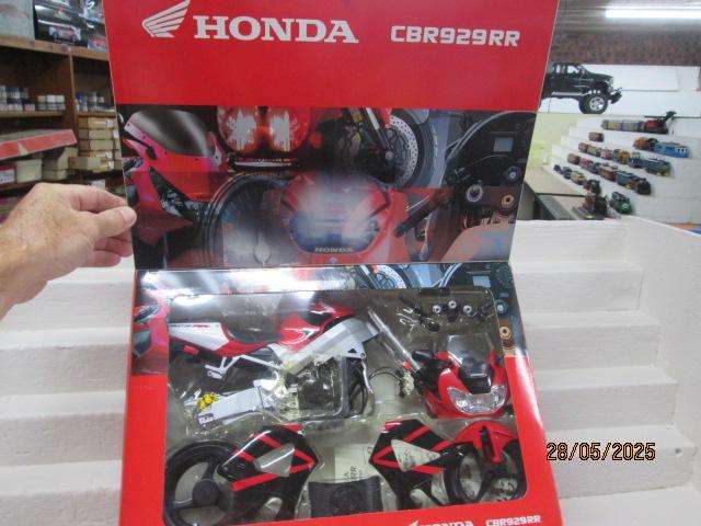 NEWRAY -1:6 SCALE - HONDA CBR929RR - MODEL KIT BOXED