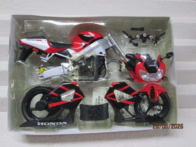NEWRAY -1:6 SCALE - HONDA CBR929RR - MODEL KIT BOXED