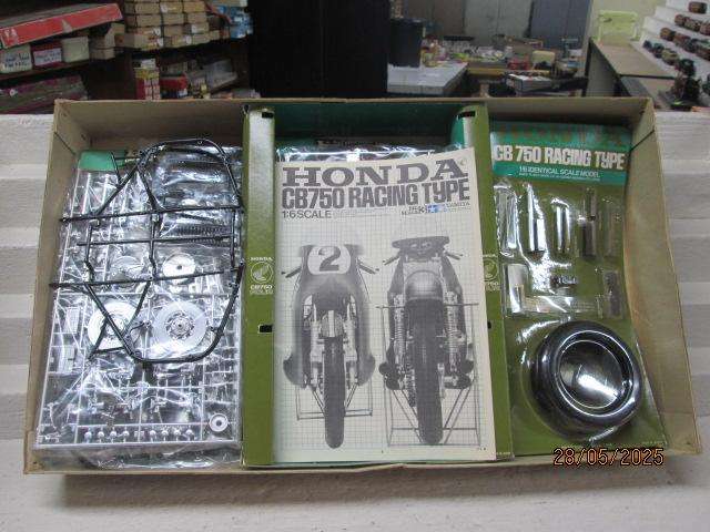 TAMIYA - 1:6 SCALE - HONDA CB750 RACING TYPE - MODEL KIT - BOXED