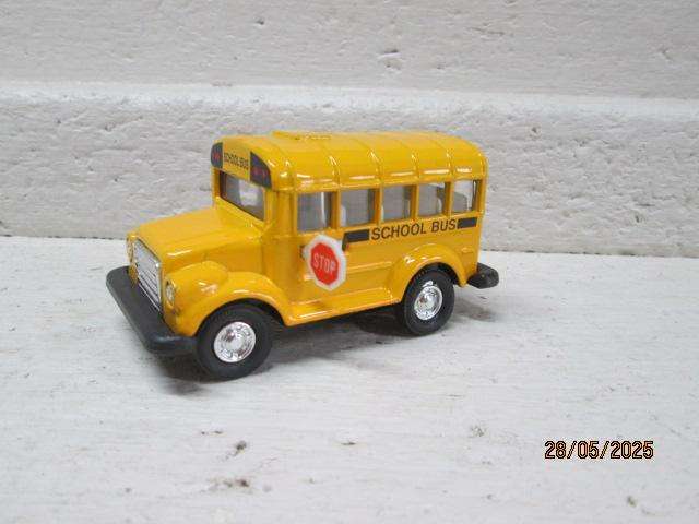 DIE CAST - YELLOW SCHOOL BUS