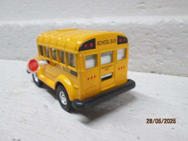 DIE CAST - YELLOW SCHOOL BUS