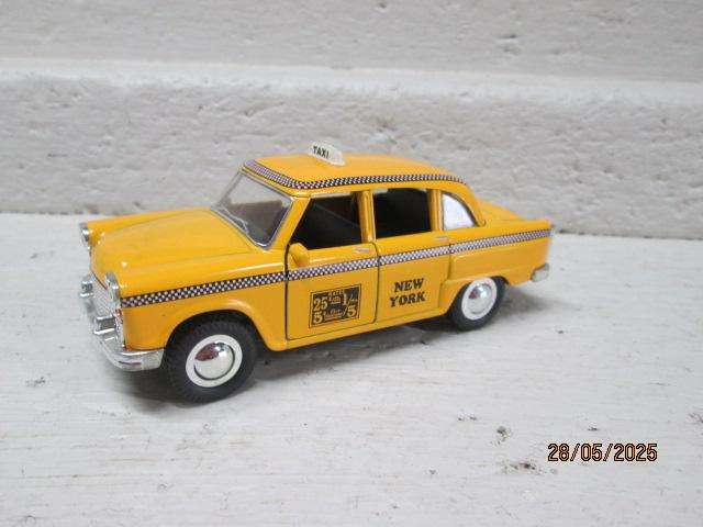 DIE CAST - YELLOW NEW YORK TAXI