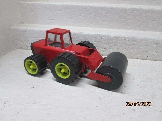 VERY OLD ROAD ROLLER MADE FROM TIN