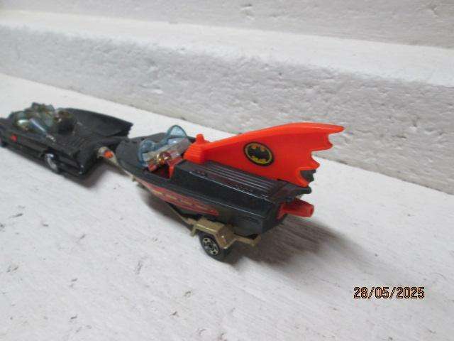 CORGI - BAT MOBILE WITH TRAILER AND BAT BOAT