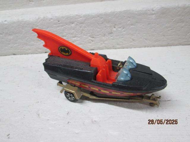 CORGI - BAT MOBILE WITH TRAILER AND BAT BOAT