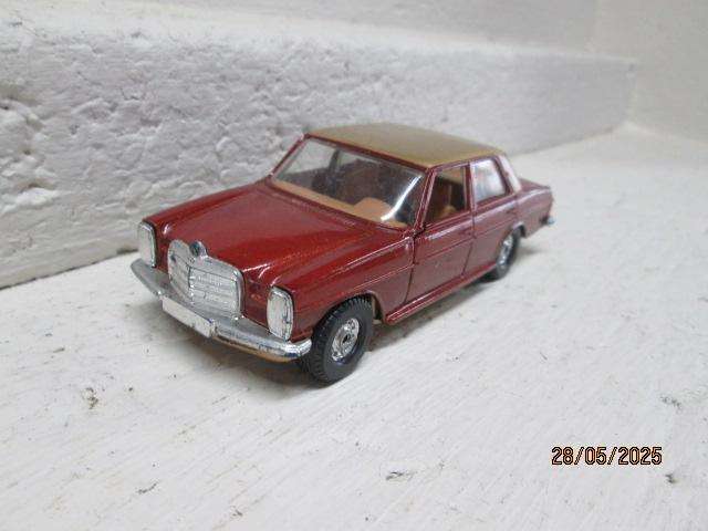 CORGI - MERCEDES BENZ 240D