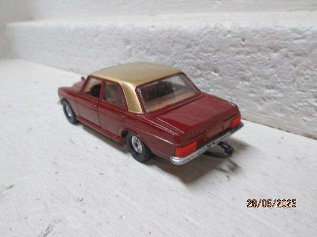 CORGI - MERCEDES BENZ 240D
