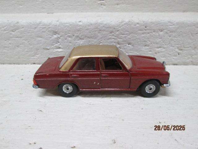 CORGI - MERCEDES BENZ 240D