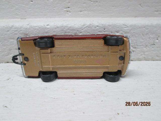 CORGI - MERCEDES BENZ 240D