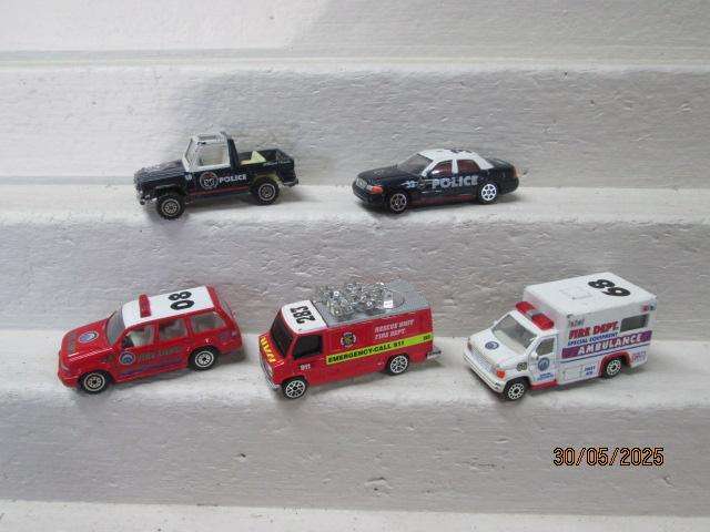 DIE CAST - REALTOY - VARIOUS EMMERGENCY VEHICLES - X5