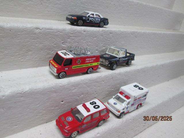 DIE CAST - REALTOY - VARIOUS EMMERGENCY VEHICLES - X5