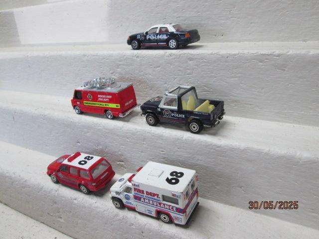 DIE CAST - REALTOY - VARIOUS EMMERGENCY VEHICLES - X5