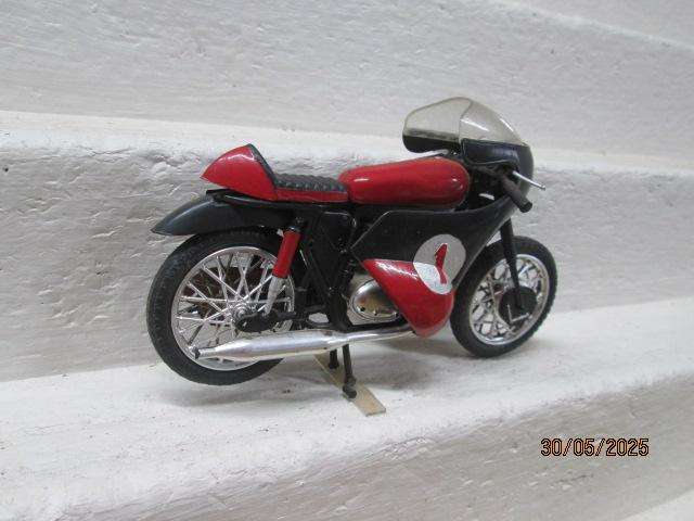1:16 SCALE - PYRO - BSA GRAND PRIX RACER - BOXED -X2