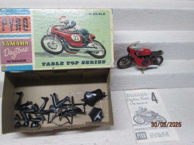 1:16 SCALE - PYRO - YAMAHA DAYTONA WINNER - KIT - BOXED